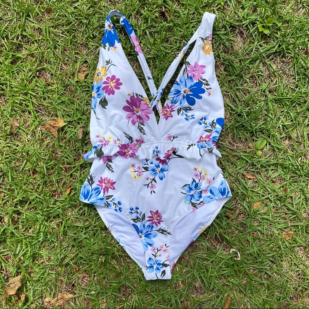 Cupshe White Floral Plunge One Piece Suit